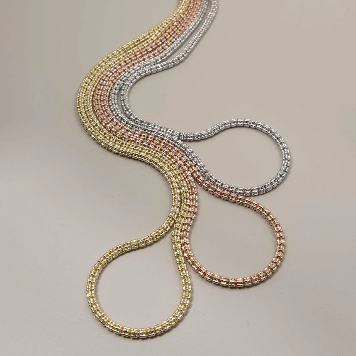 10K two-tone gold diamond-cut rolo link chain, close-up of the link detail