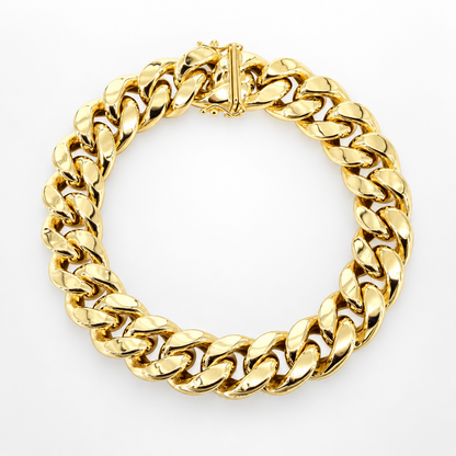 Yellow gold Miami Cuban link bracelet, close-up of the links