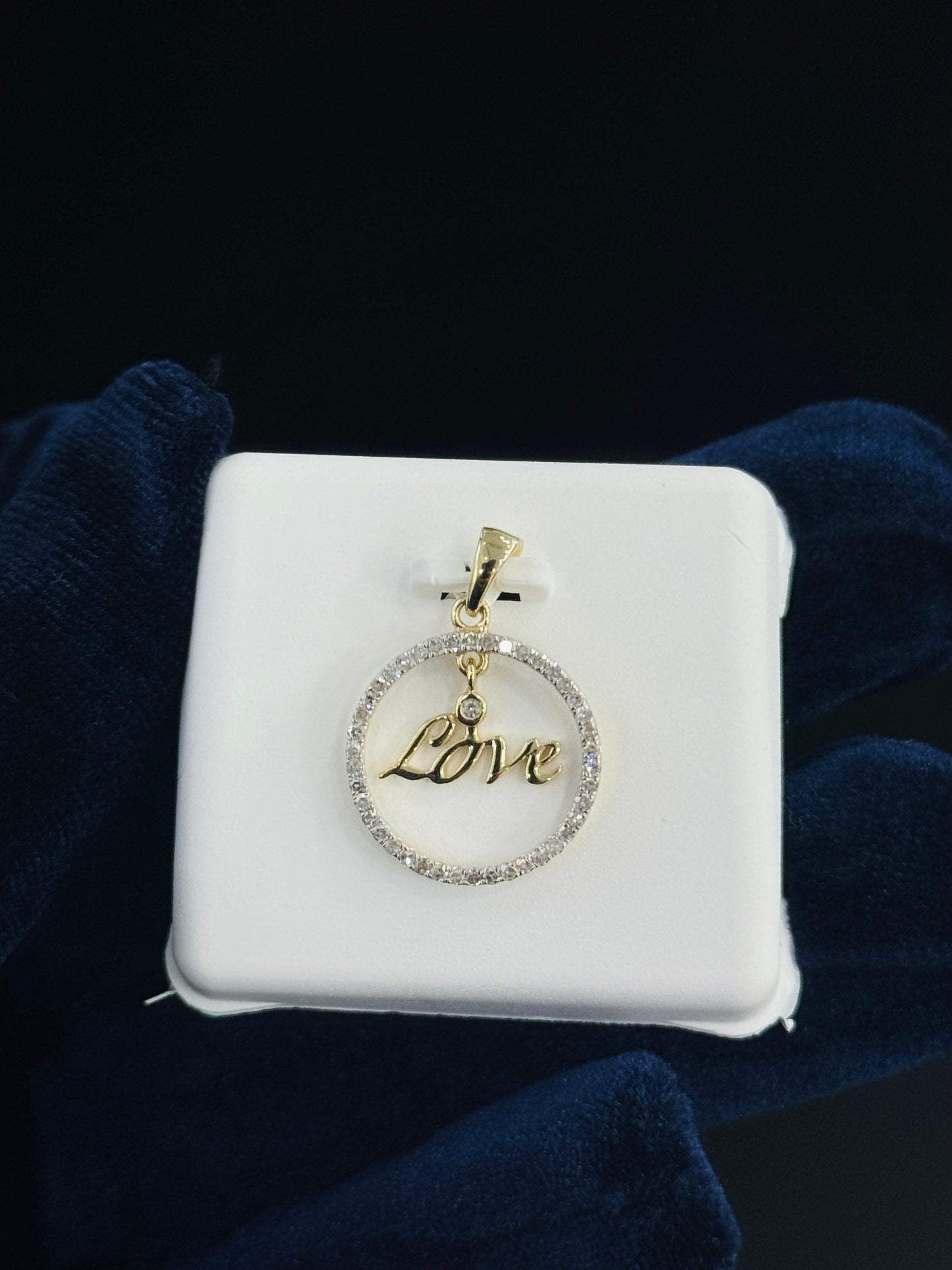 10kt Gold & Natural Diamond Love Pendant Circle
