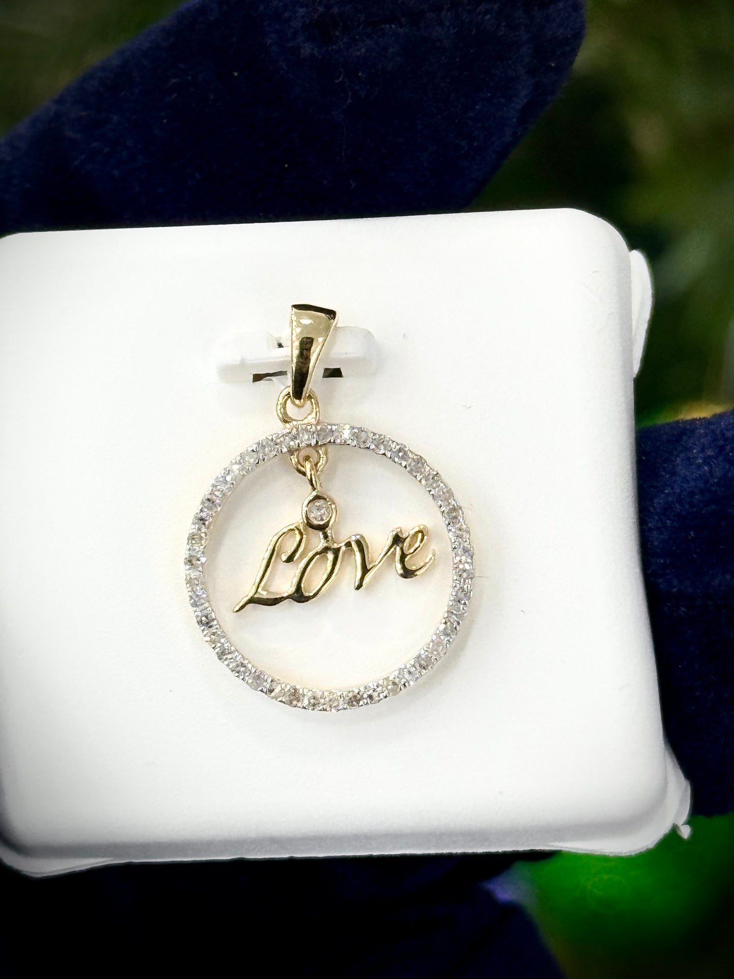 10kt Gold & Natural Diamond Love Pendant Circle