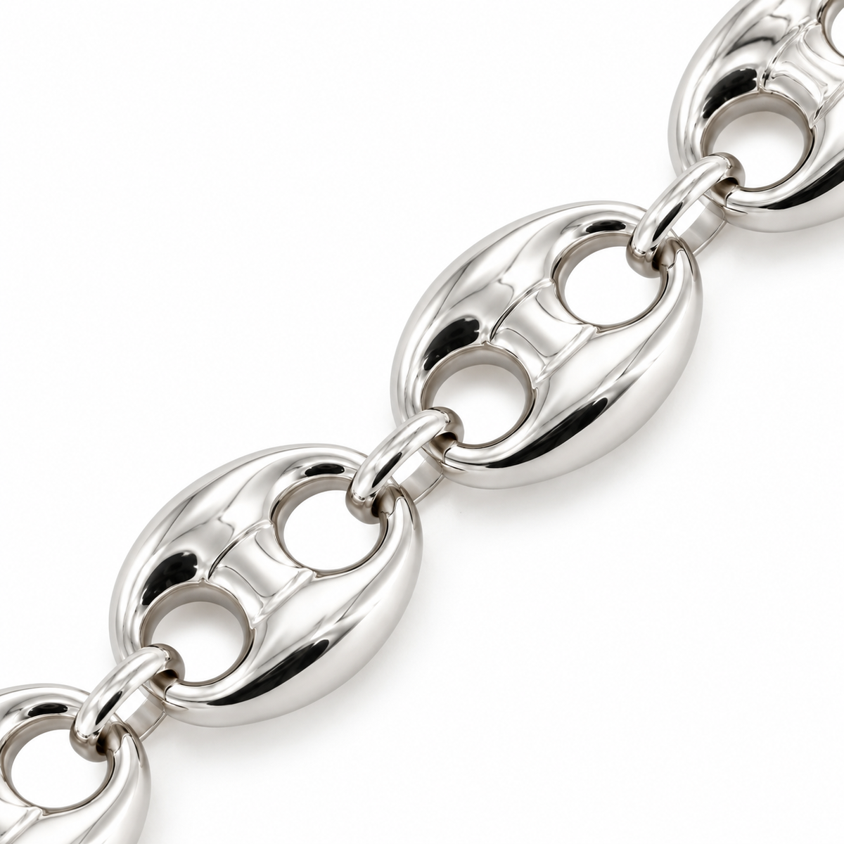White gold puff bracelet, detail view